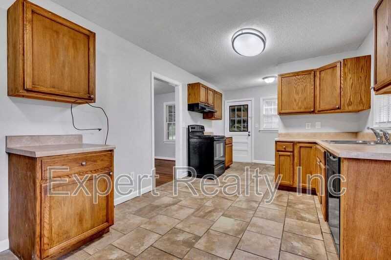 920 Parkway Dr - Photo 7 of 30
