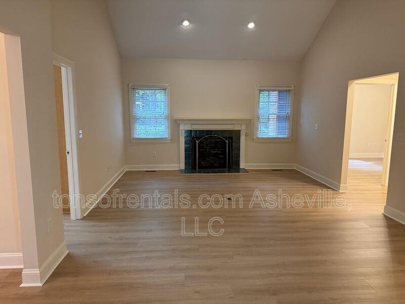 6 Tiburon Pl - Photo 4 of 37