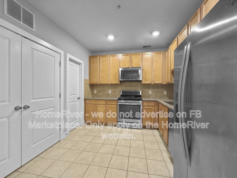 2907 Bleeker St #203 - Photo 6 of 20