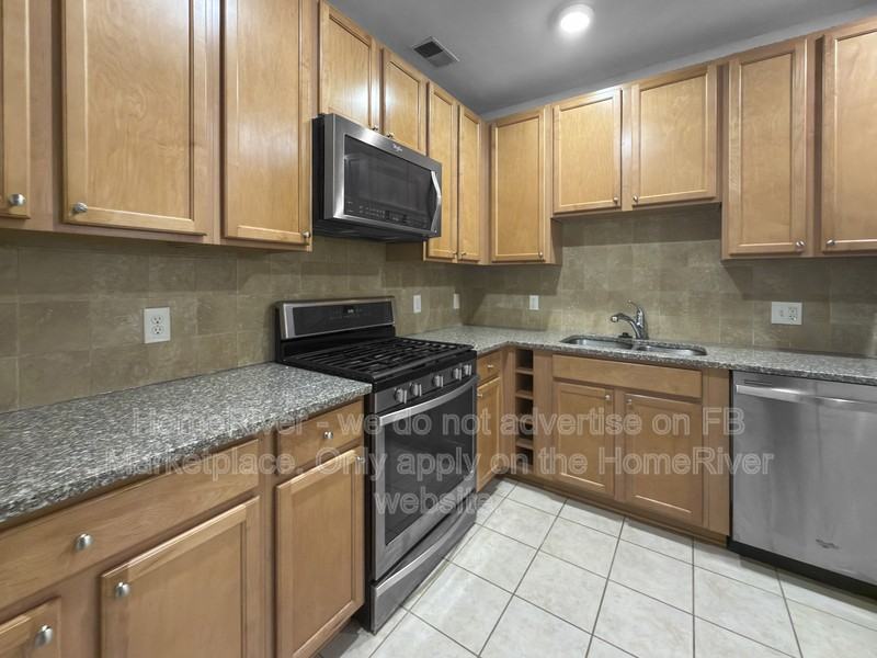 2907 Bleeker St #203 - Photo 7 of 20