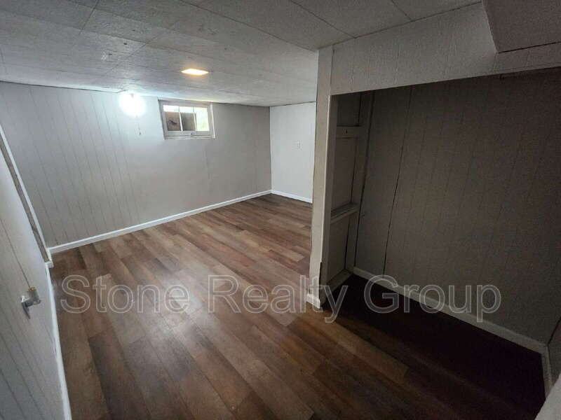 1709 S Center St - Photo 7 of 10