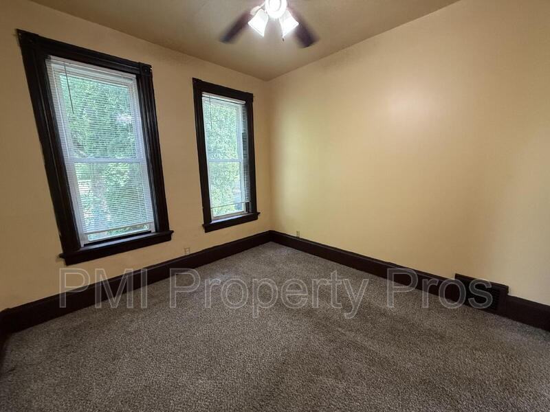 2439 N Dr William Finlayson St