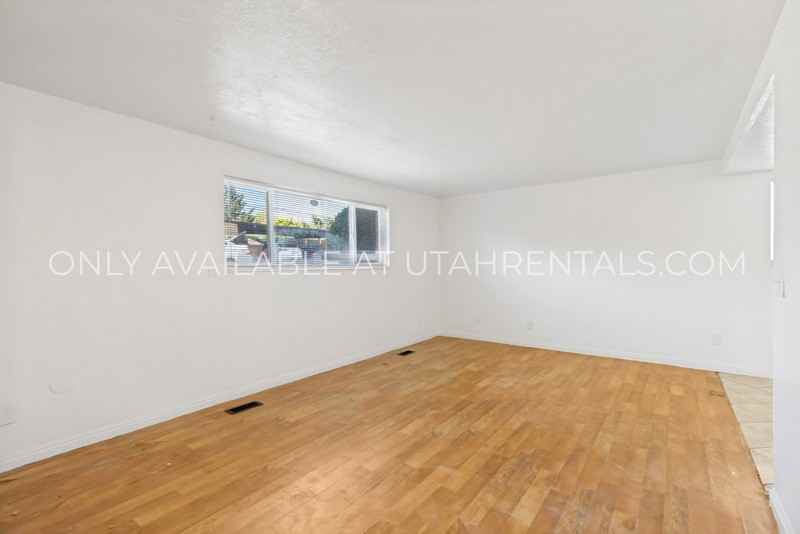 228 W Foxbridge Dr - Photo 3 of 20