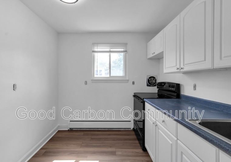 5752 Main St - Photo 2 of 12