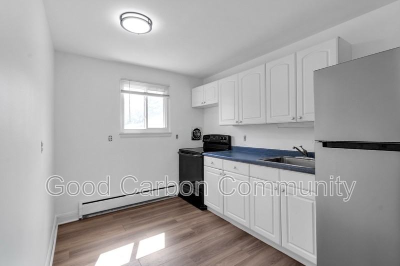 5752 Main St - Photo 5 of 12