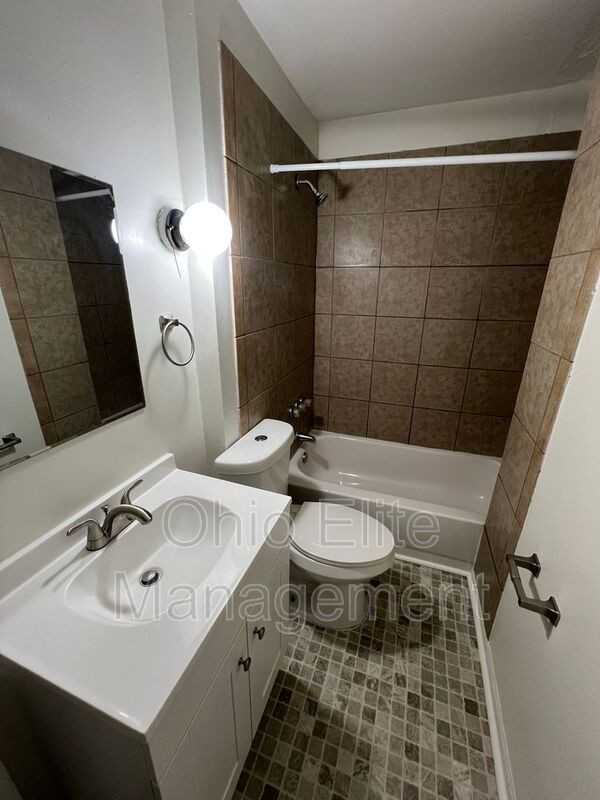 810 Reinhard Ave - Photo 6 of 13