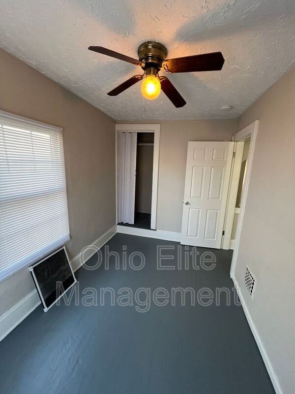 810 Reinhard Ave - Photo 7 of 13