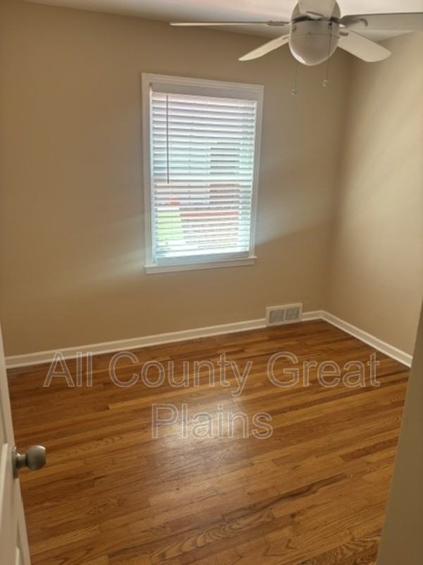 6101 W 58th St - Photo 7 of 12