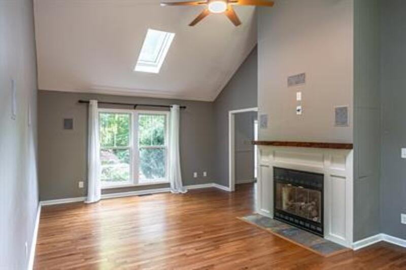 145 Sandhurst Pl - Photo 3 of 32