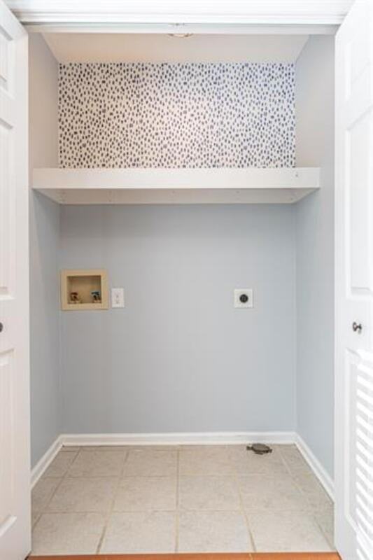 145 Sandhurst Pl - Photo 7 of 32