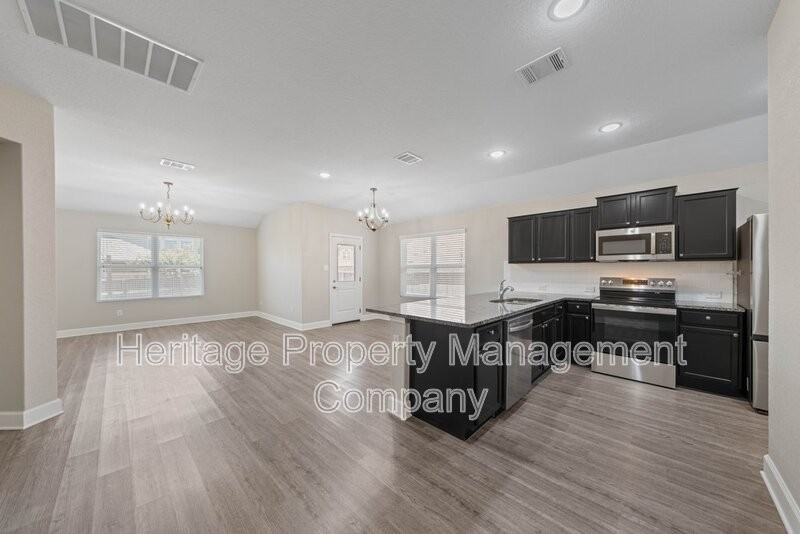 6083 Akin Cir - Photo 6 of 35