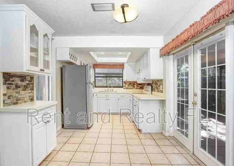 4504 Stonehenge Rd - Photo 5 of 9