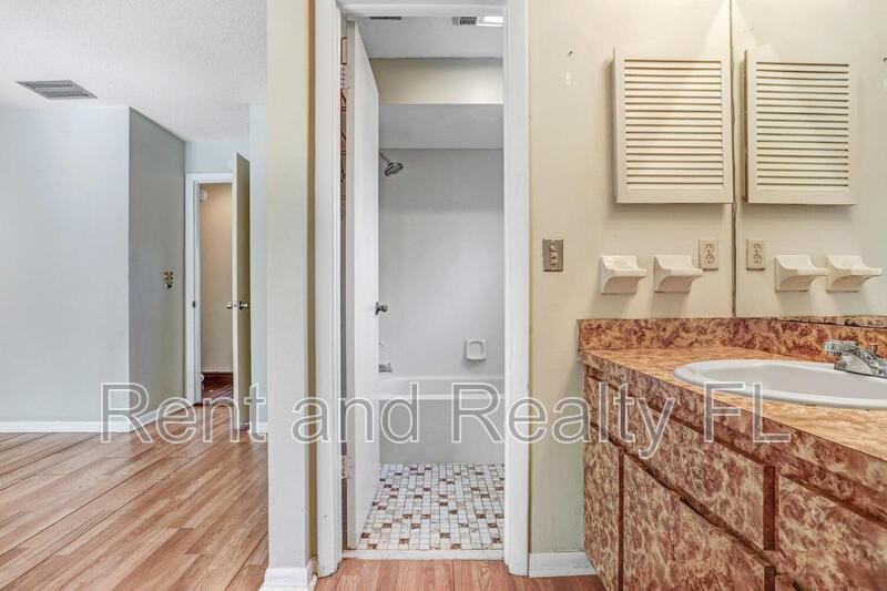 4504 Stonehenge Rd - Photo 7 of 9