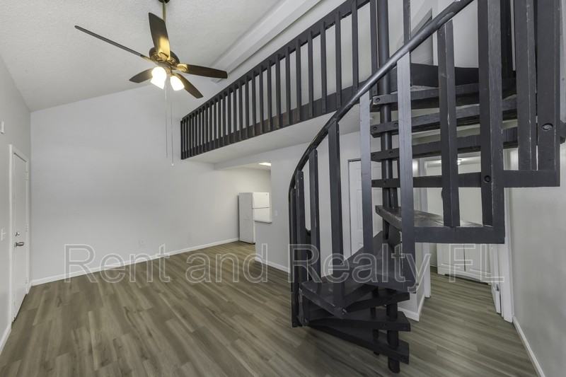 2122 Bradford St #1UNIT501 - Photo 6 of 10