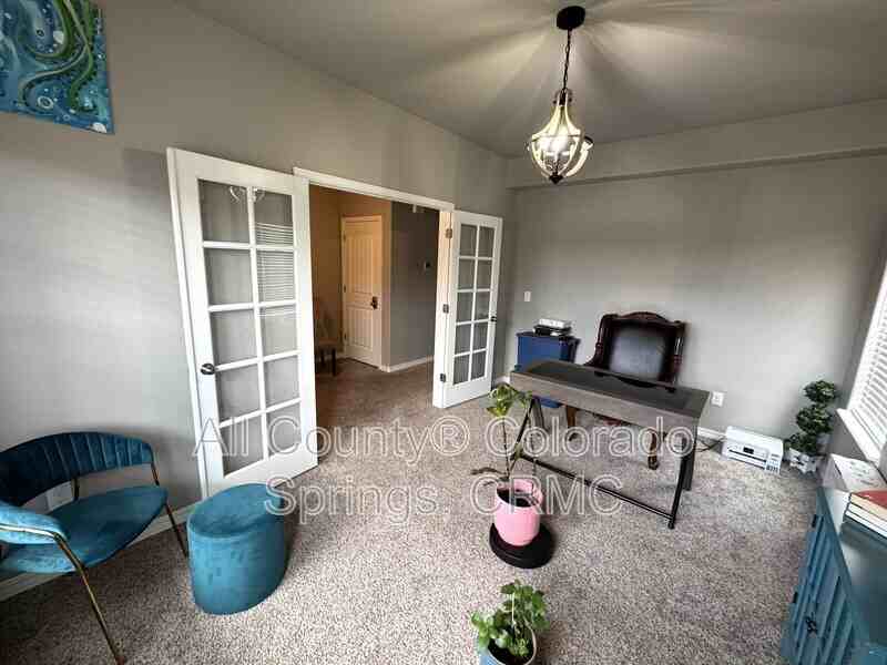 10807 Hidden Prairie Pkwy - Photo 4 of 31