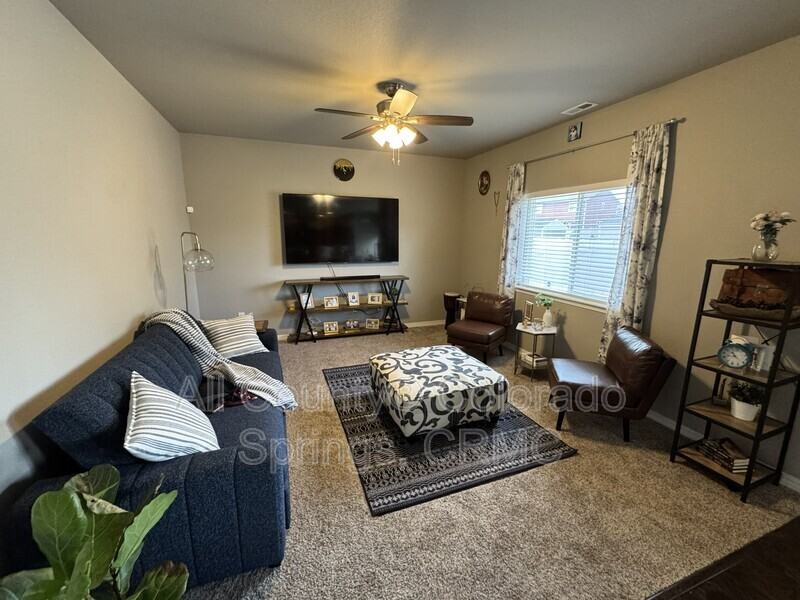 10807 Hidden Prairie Pkwy - Photo 7 of 31