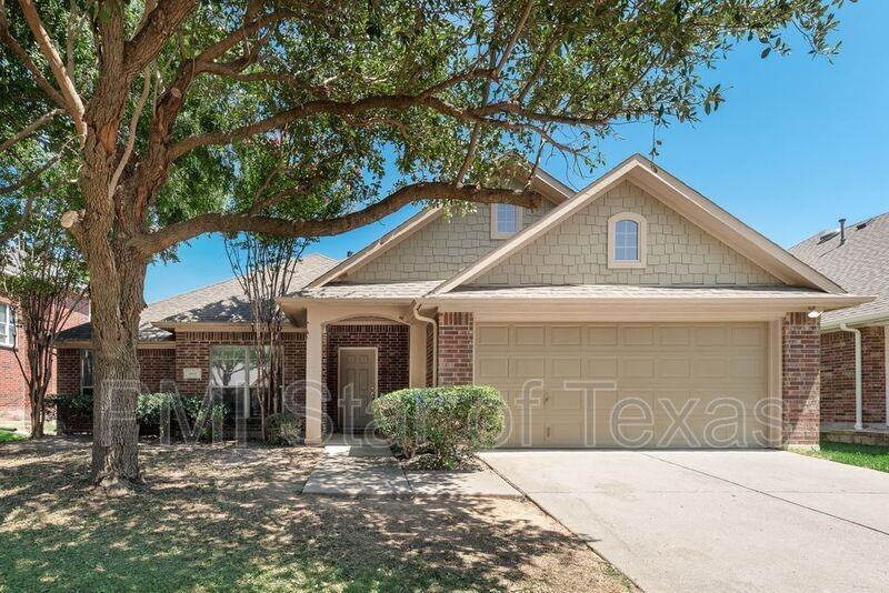 7600 Shasta Dr - Photo 3 of 30
