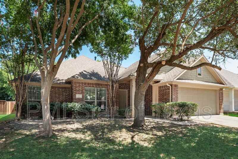 7600 Shasta Dr - Photo 4 of 30