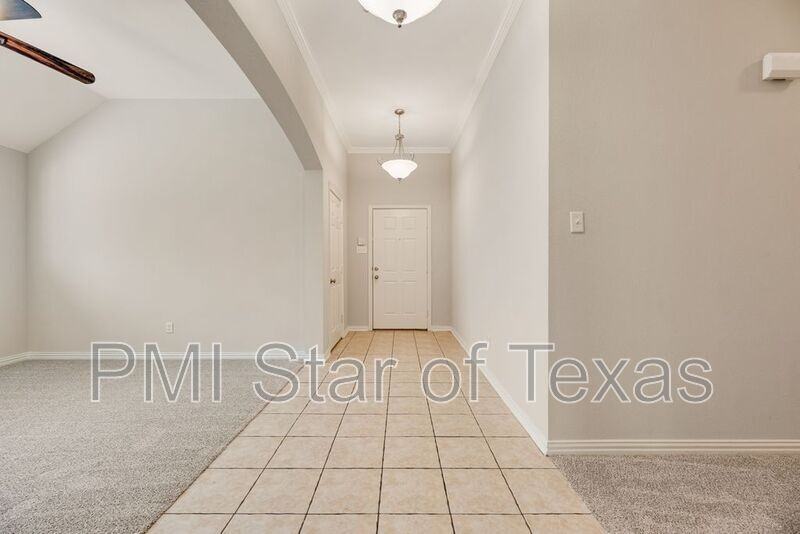 7600 Shasta Dr - Photo 5 of 30