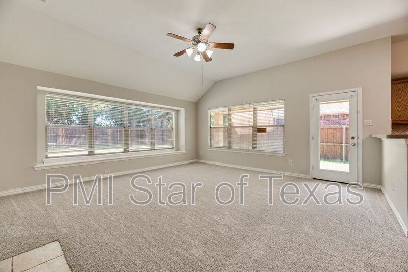 7600 Shasta Dr - Photo 7 of 30