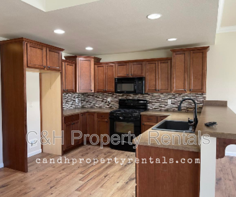 1650 Inverness Dr #12 - Photo 6 of 25