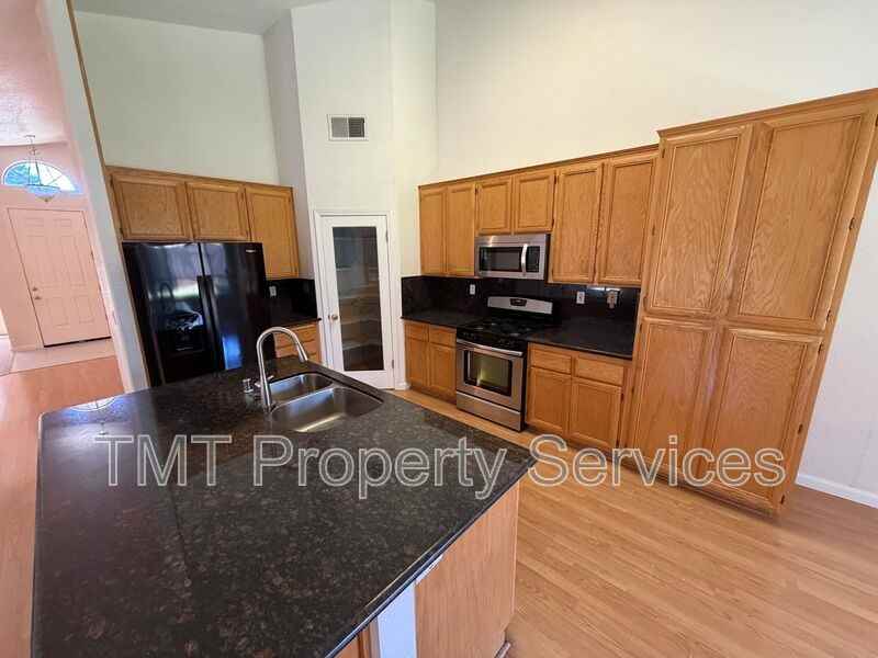 6413 Noble House Ct - Photo 5 of 16