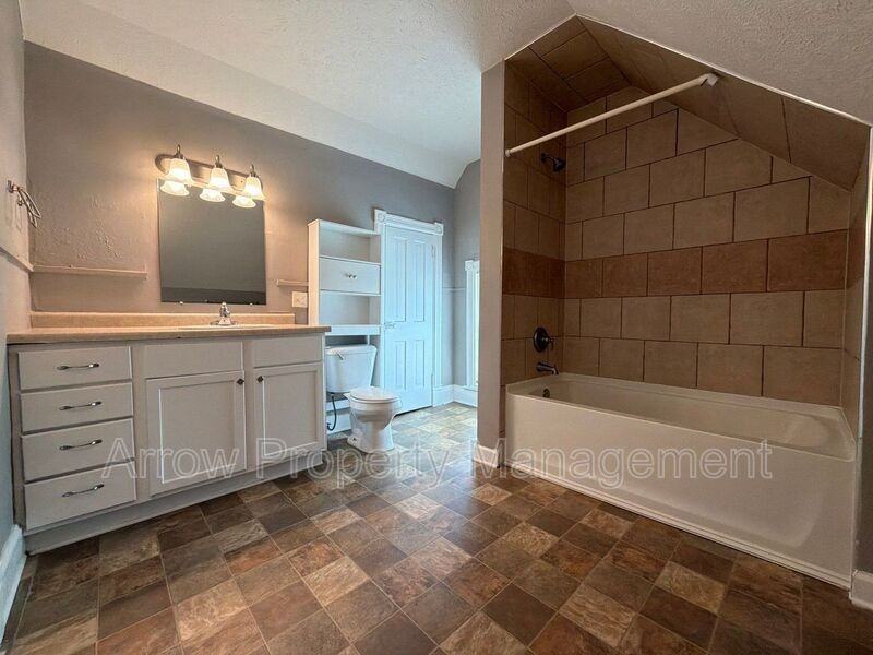 1521 N 26th St - Photo 6 of 15