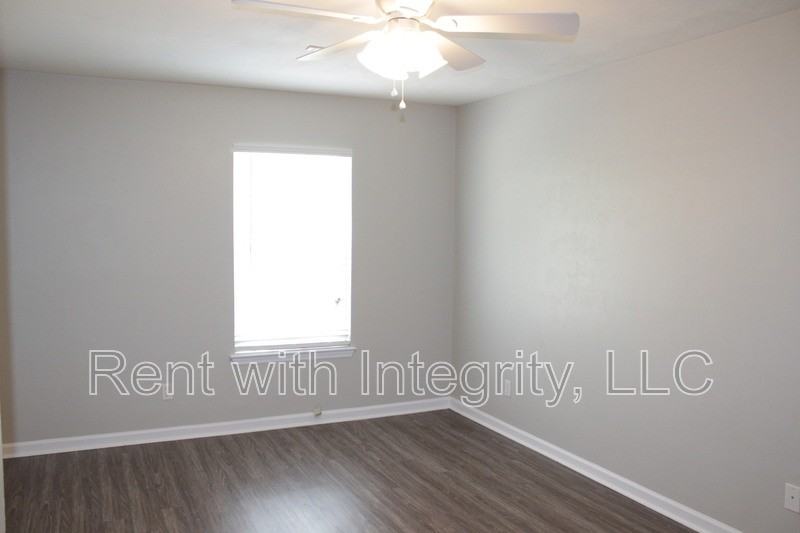 4256 Augustus Oak Ct - Photo 5 of 15