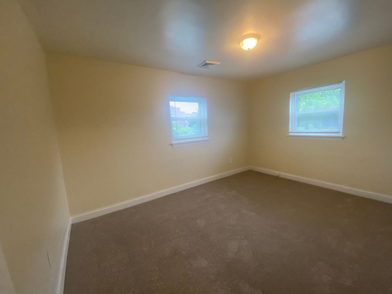 Riverfront Park Apartments - Photo 4 of 10