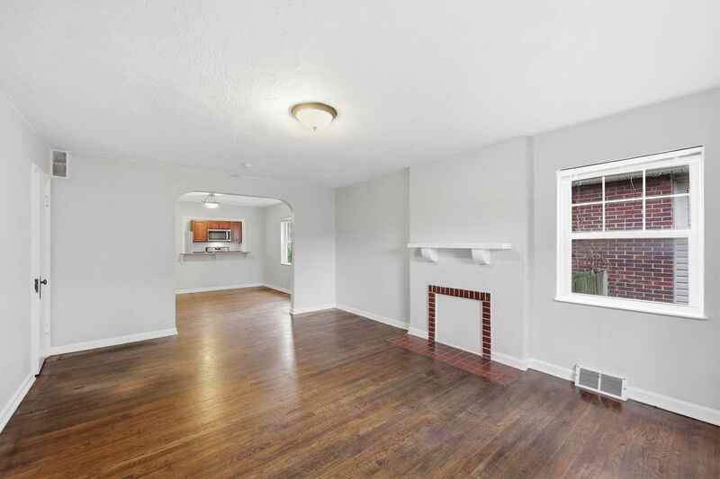 1048 Berkeley Rd #B - Photo 3 of 17
