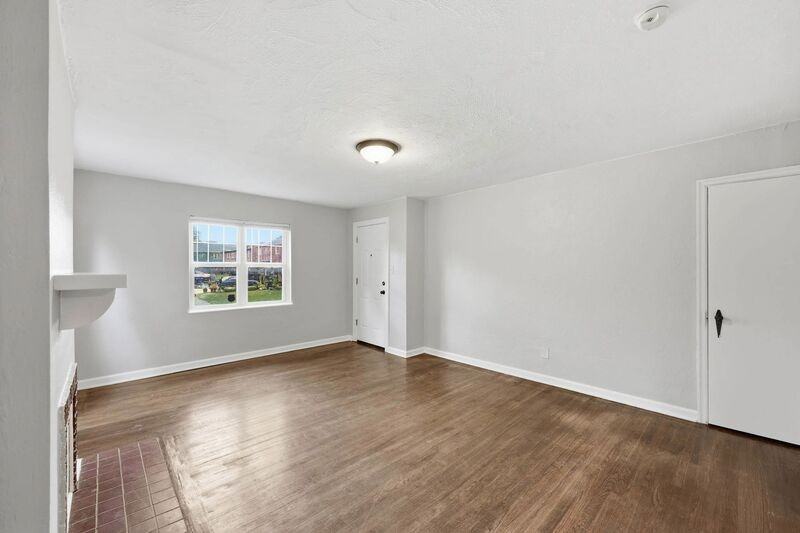 1048 Berkeley Rd #B - Photo 5 of 17