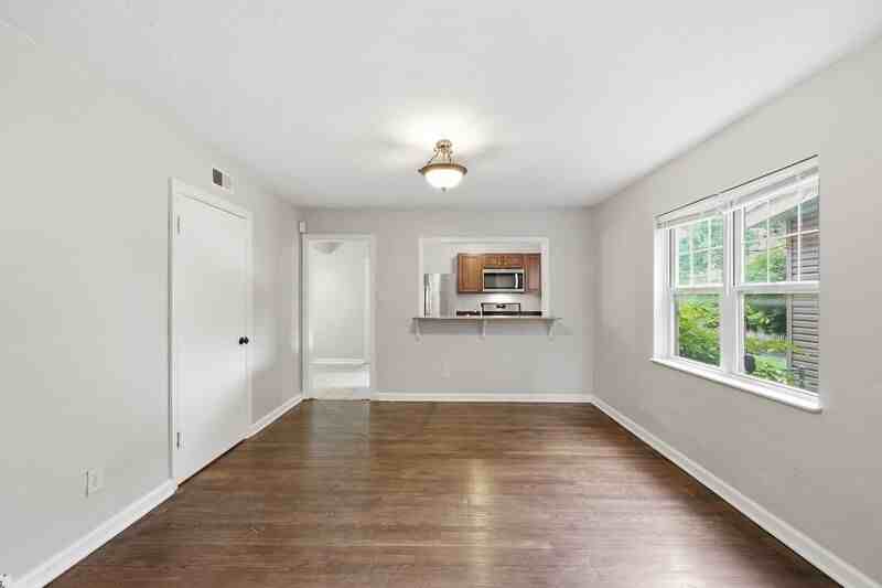 1048 Berkeley Rd #B - Photo 7 of 17