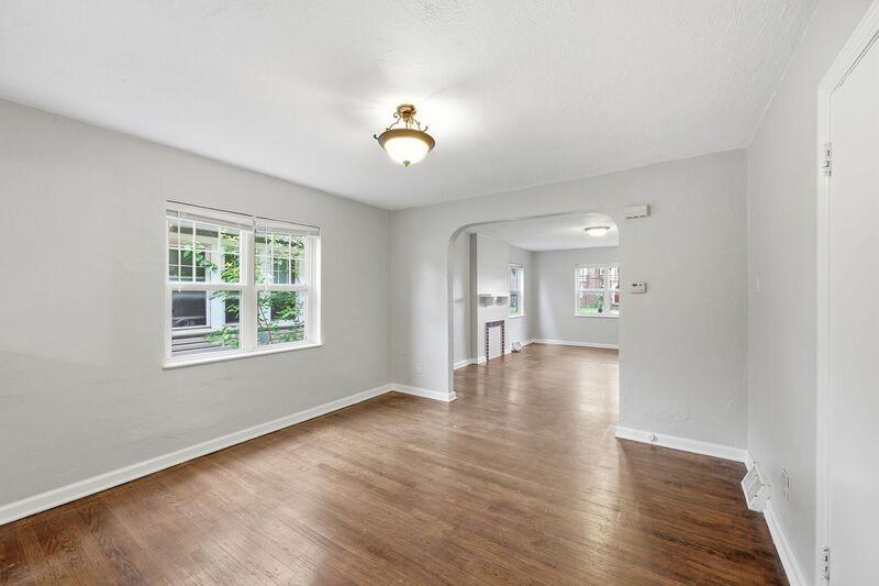 1048 Berkeley Rd #B - Photo 4 of 17