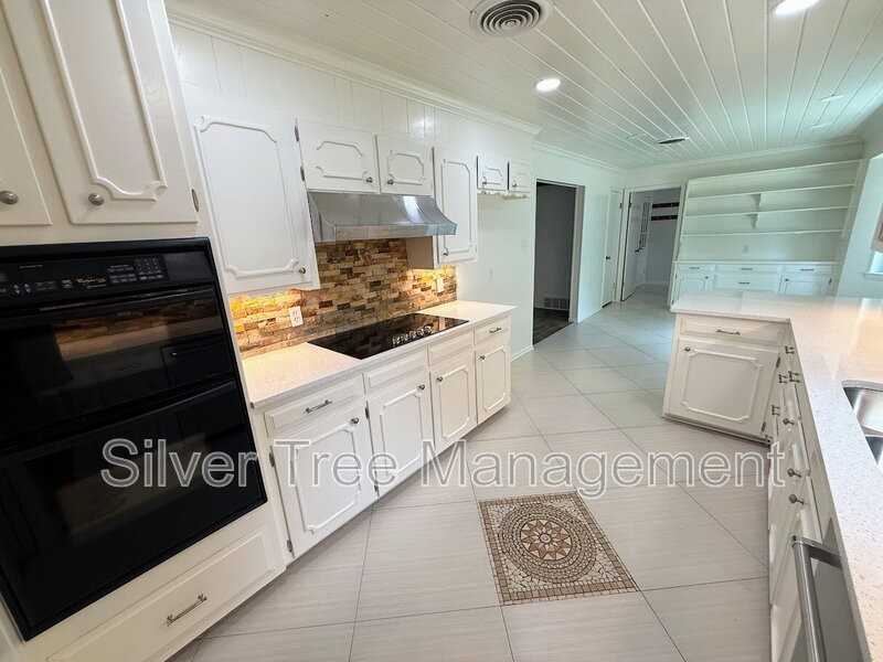 1710 Dickerson Dr - Photo 6 of 42