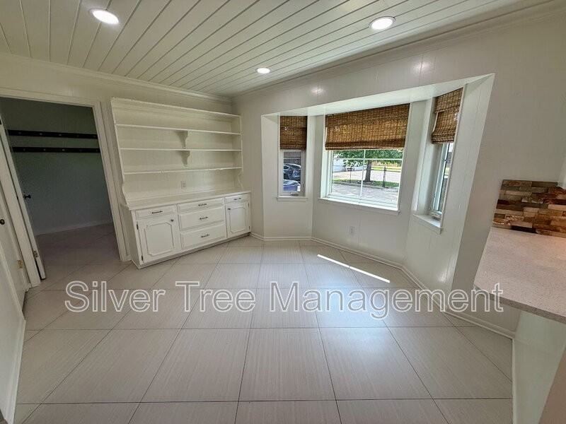 1710 Dickerson Dr - Photo 7 of 42