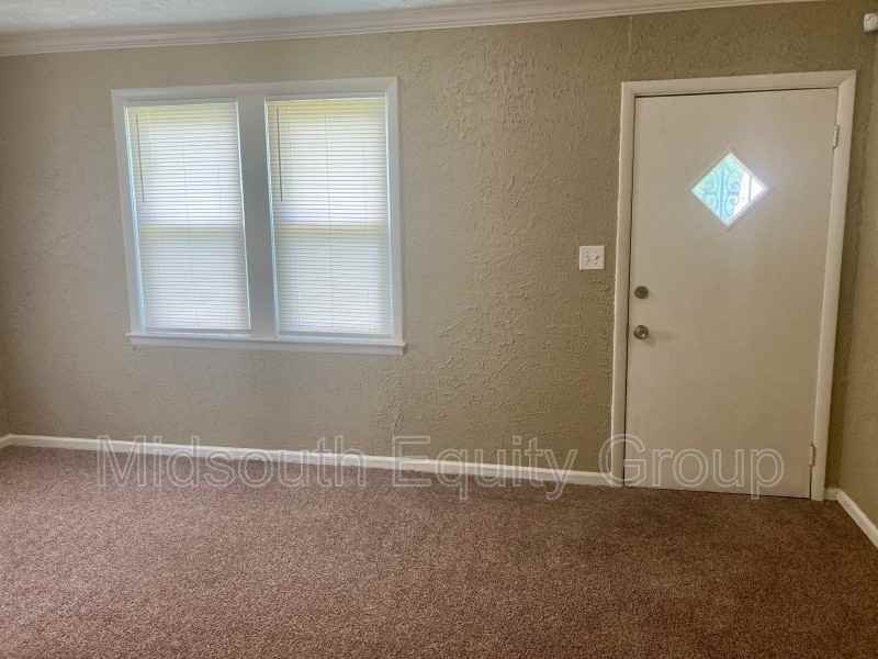 325 E Forest Ave - Photo 2 of 14