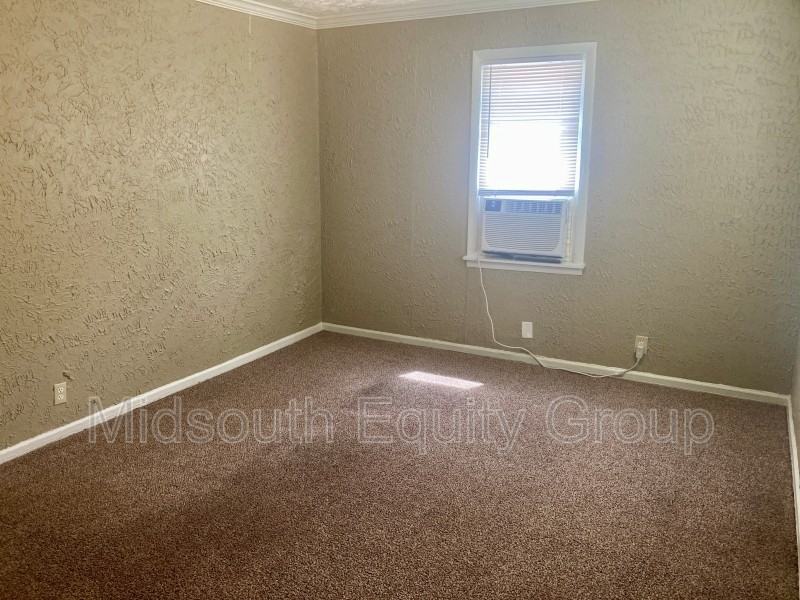 325 E Forest Ave - Photo 4 of 14