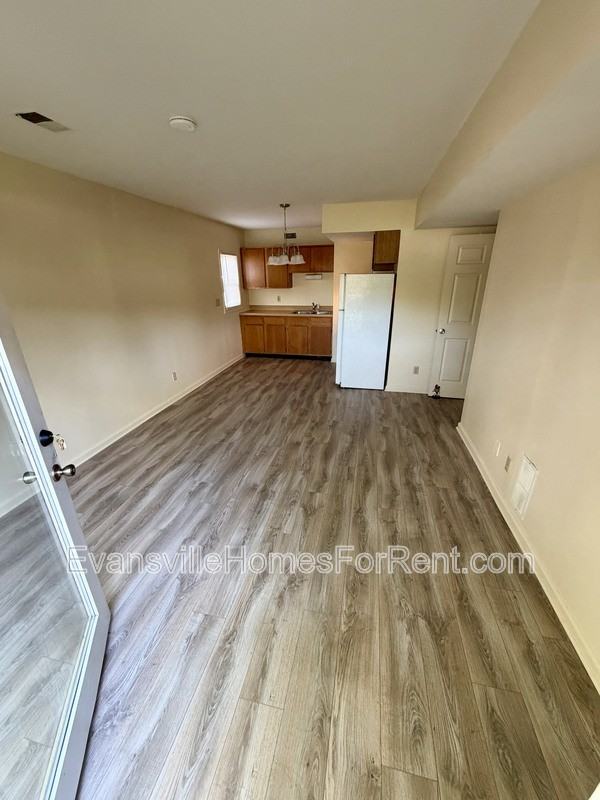 400A S Bosse Ave - Photo 2 of 7