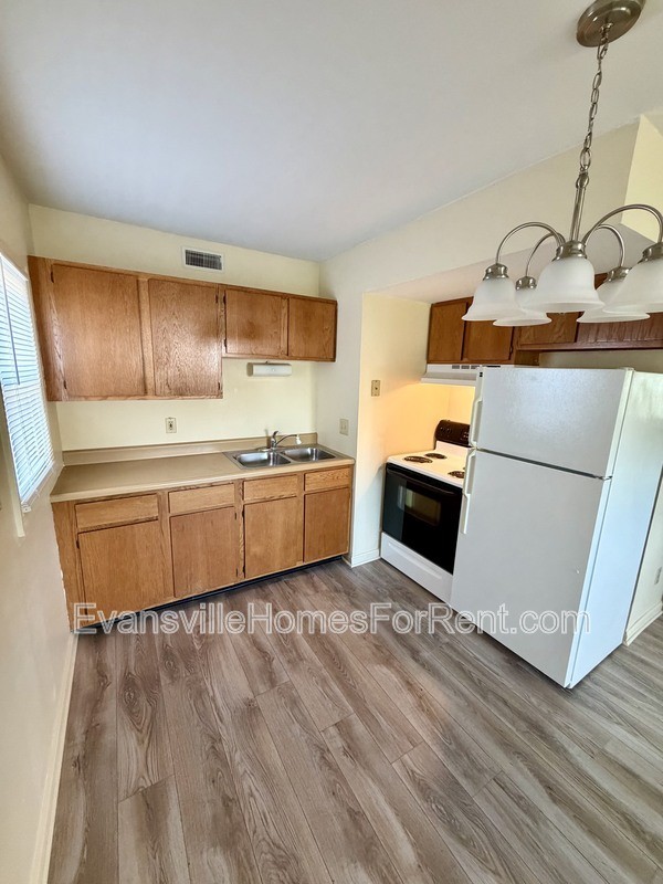 400A S Bosse Ave - Photo 6 of 7