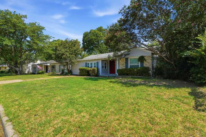 3412 Brady Ave - Photo 3 of 30