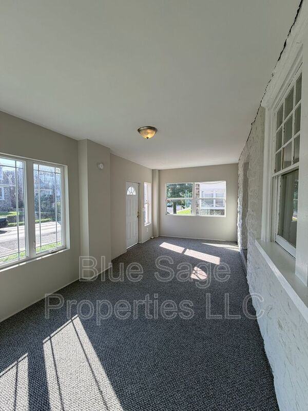 900 Church Ln - Photo 4 of 31