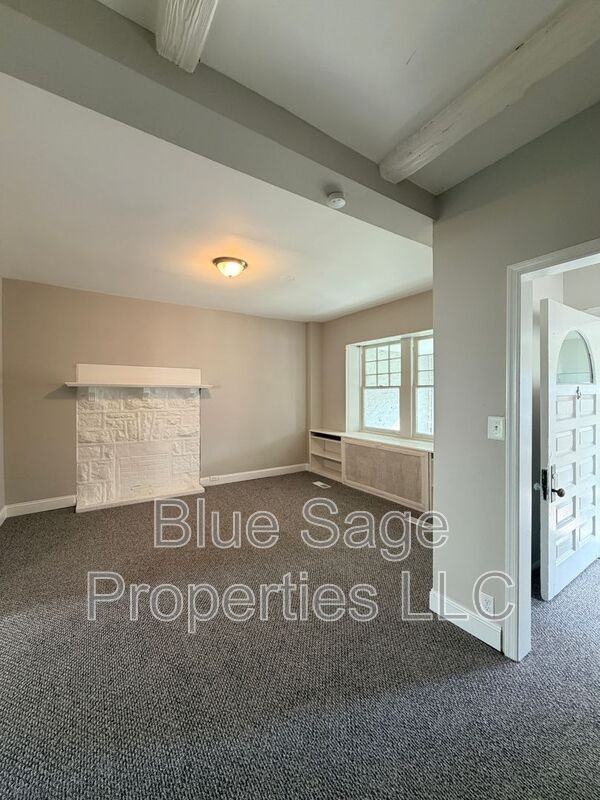900 Church Ln - Photo 5 of 31