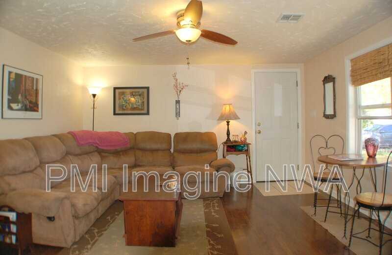 1439 S West Ave - Photo 2 of 14