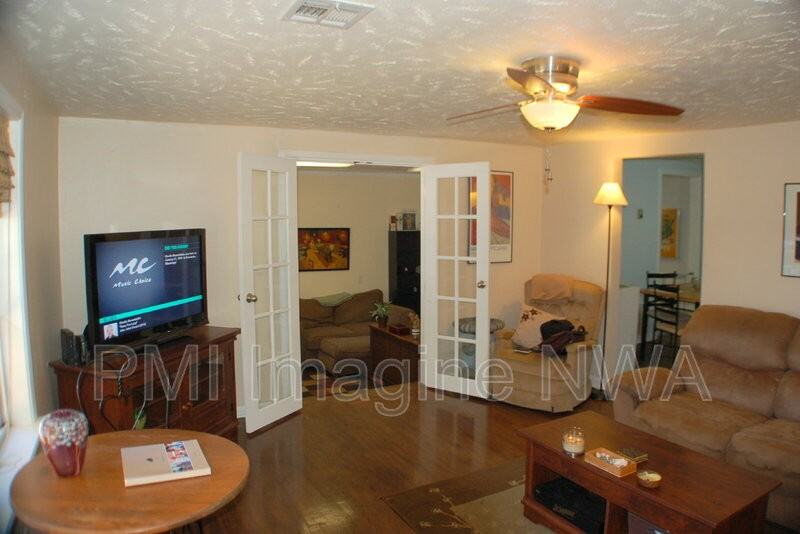 1439 S West Ave - Photo 3 of 14