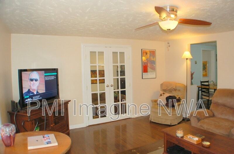 1439 S West Ave - Photo 4 of 14