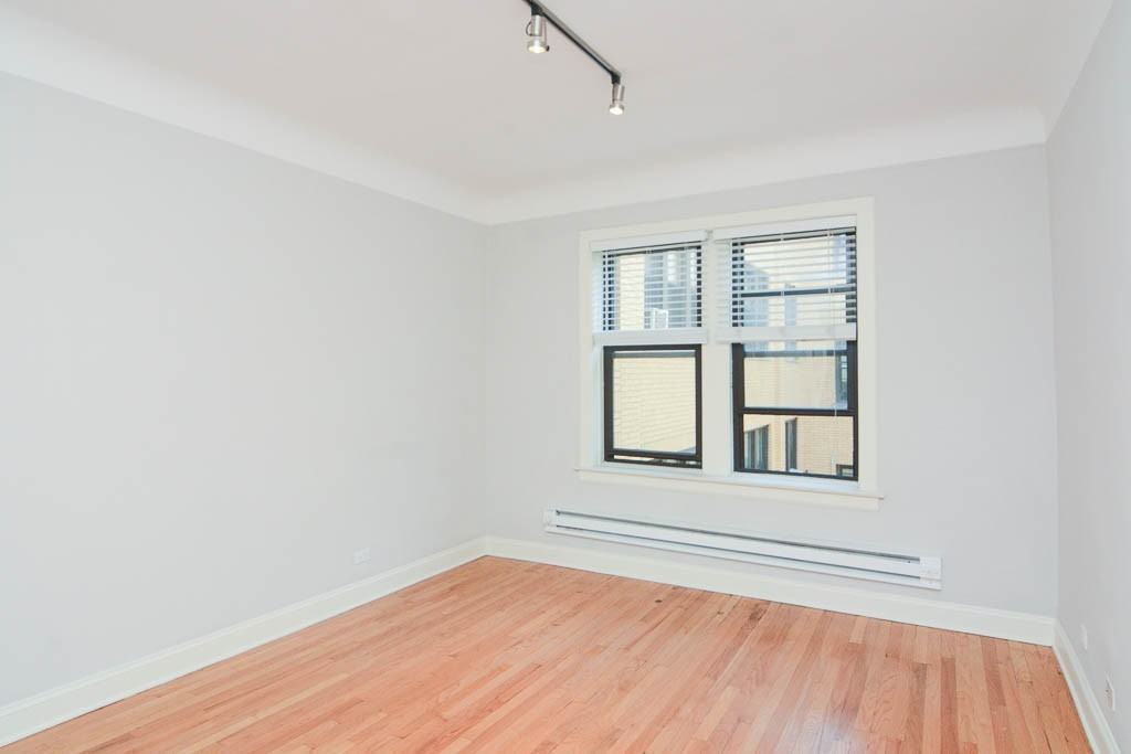 2325 N Rockwell St #2B - Photo 6 of 19