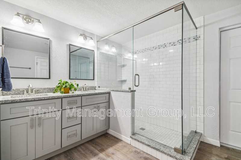 380 Jeru Blvd - Photo 3 of 22