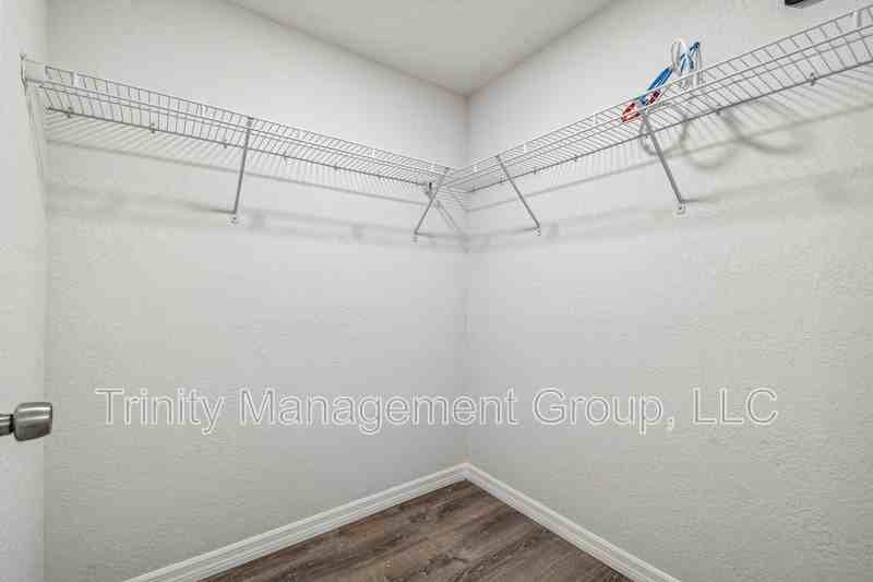 380 Jeru Blvd - Photo 4 of 22