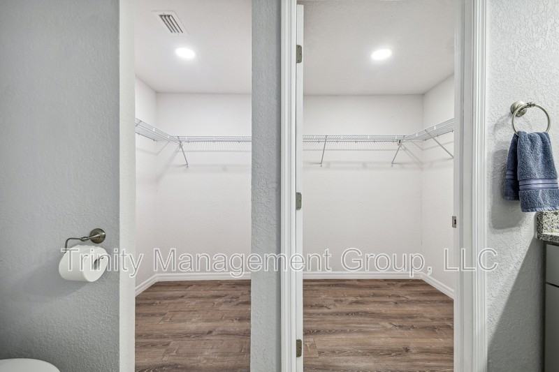 380 Jeru Blvd - Photo 5 of 22