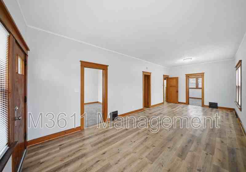 6928 Ballard Ave - Photo 7 of 28